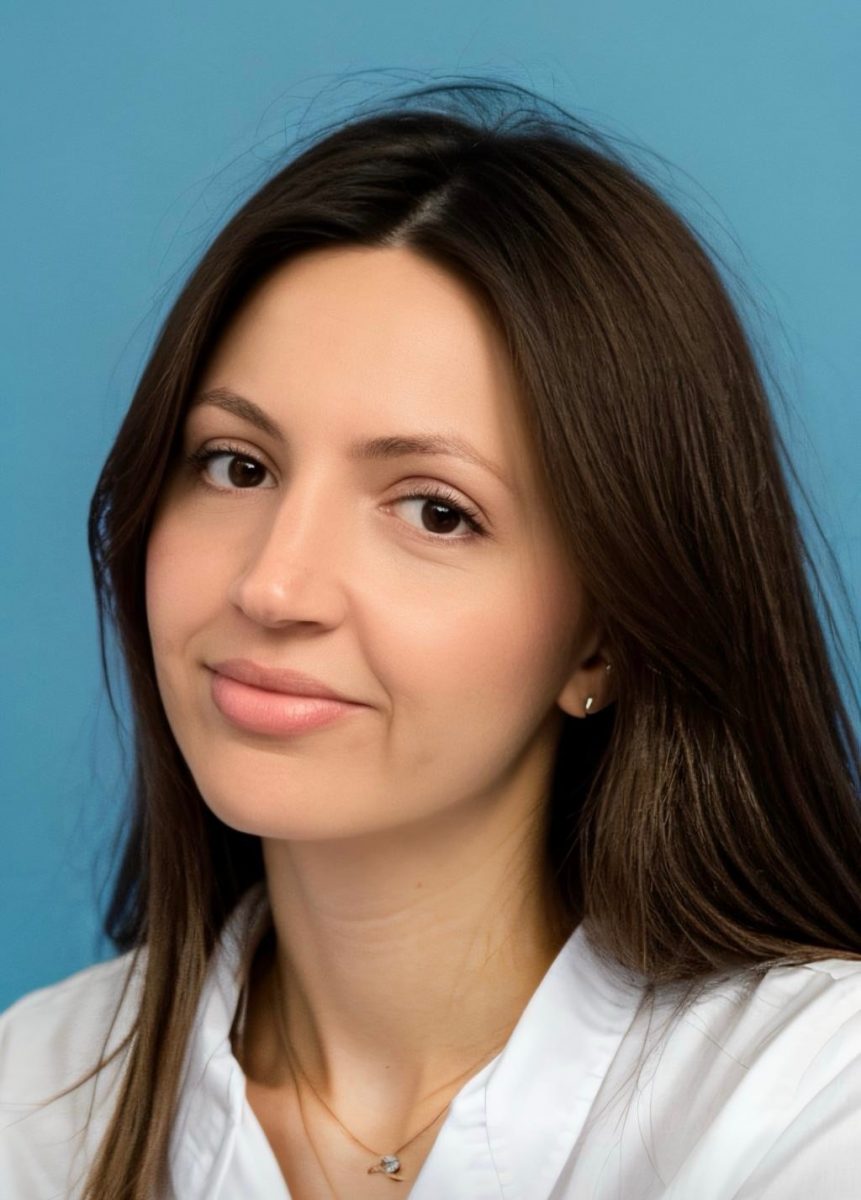 Portrait de Inès, fondatrice du site Parlons Cœur – accompagnement après rupture ou chagrin d’amour