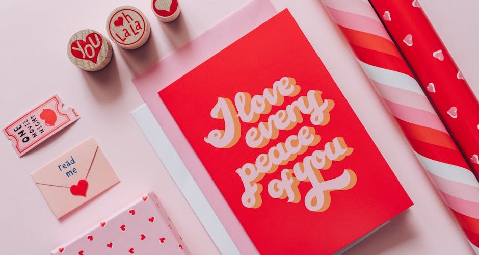 Cartes cadeau rouges symbolisant l’hypersensibilité comme un cadeau à apprivoiser